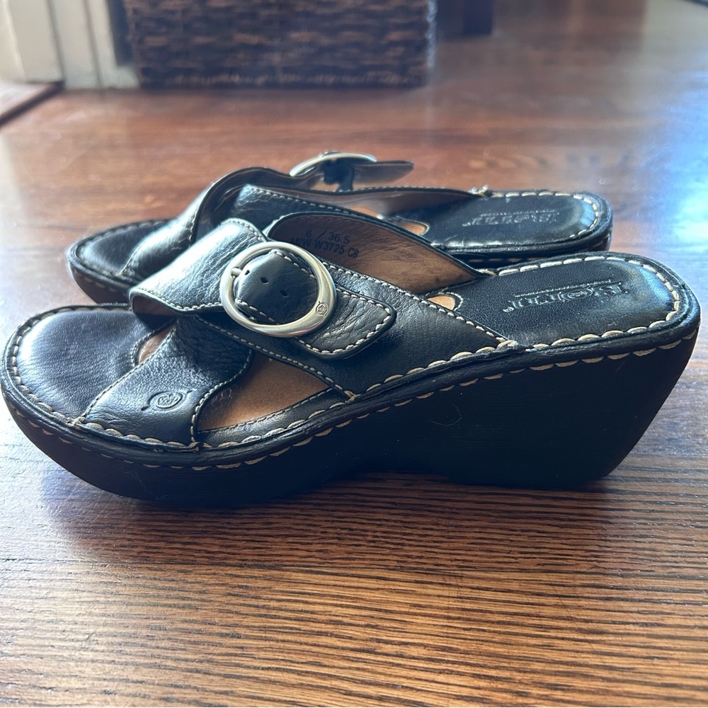 Women’s Born Black Leather Wedge Sandals 6